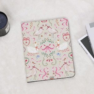 Happy Swan Girly iPad Case with Pencil Holder Cover for iPad 11/10/9/8 Gen A16 11&quot; 2025 Air 7/6/5 10.9&quot; 10.5&quot; iPad Pro 13/12.9 Inch Mini 6/7