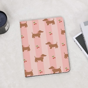 Cute Dachshund Cherry Vibes iPad Case with Pencil Holder for iPad 11/10/9/8 Air 7/6/5 13&quot; 11&quot; 10.9&quot; 10.5&quot; Pro 12.9 Inch 2025 M3 M4 Mini 6/7