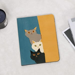 iPad-skal med söta katter och pennhållare för iPad 11/10/9 Gen A16 Air 7/6/5:e M2 M3 iPad Pro 13/11 tum M5 M4 2025 iPad Mini 6/7 A17Pro