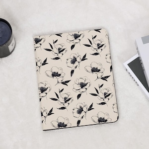Black White Flower Draw iPad Case With Pencil Holder Cover for iPad 11/10/9 Air 7/6/5/4 13&quot; 11&quot; 10.9&quot; 10.5&quot; iPad Pro 12.9 Inch 2024 Mini 6/7