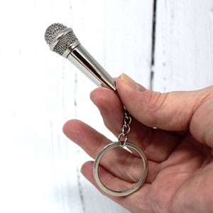 Porte-clés micro, cadeau pour chanteur, compartiment message secret, chanteur de groupe, cadeau musical, 2 microphones 58 mm, bas de Noël