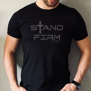 Camisetas cristianas para hombres, camiseta con versículo bíblico, camisetas con la frase "Mantente firme con Jesús", camiseta basada en la fe, camiseta cristiana para hombre, regalo para hombres, camiseta unisex