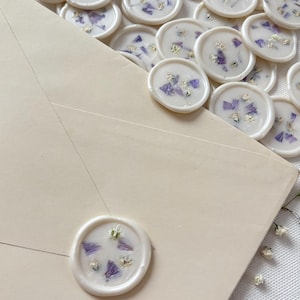 Sigillo di ceralacca con fiori secchi veri per inviti di nozze, timbro di ceralacca bianco perla romantico, stacca e attacca, adesivi pre-confezionati