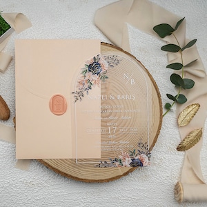 Invitación de boda romántica floral, suite de boda de acrílico esmerilado, invitación de flores silvestres y sobre vertical, invitación dulce 16, 16 años
