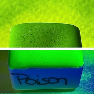 Poison | Aquarellfarbe | Watercolor 1/2 Pan | Neon | vegan | Kalligraphie | UV-Leuchtfarbe | Schimmerfarbe | Metallicfarbe