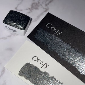 Onyx | Watercolor paint | Watercolor 1/2 Pan | Gemstones | vegan | Calligraphy | Flakes | Metallic