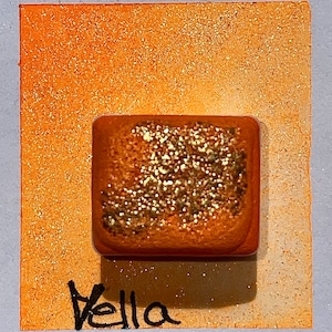 Vella | Watercolor paint | Watercolor 1/2 Pan | Prunellas | vegan | UV-fluorescent paint | Handlettering | Calligraphy | Shimmer paint | Metallic
