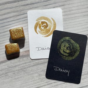 Daisy | Watercolor paint | Watercolor | Sunny Days | vegan | Lettering | Calligraphy | Shimmer paint | Metallic paint
