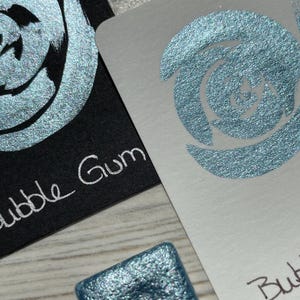 Bubbelgum | Akvarellfärg Mica | Blå Krydda Upp Din Is Set | Handgjord Vegansk Halv Pan | Kalligrafi | Bokstäver | Färg | Metallisk