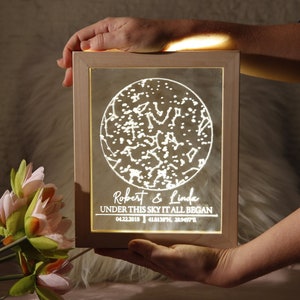 Luce notturna con mappa stellare in cornice di legno - Regalo di anniversario - Regalo di matrimonio e fidanzamento per coppie - Mappa delle costellazioni personalizzata