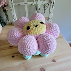 Crochet Lazy Daisy Flower Plushie