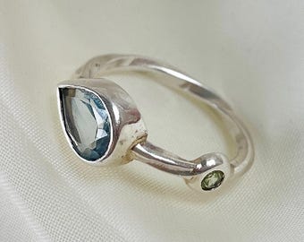 Blue Topaz and Peridot Ring Sterling Silver, Twisted Band Ring, Teardrop Gemstone Ring, Dainty Ring, One Size US 7 7.5, Gift for Her