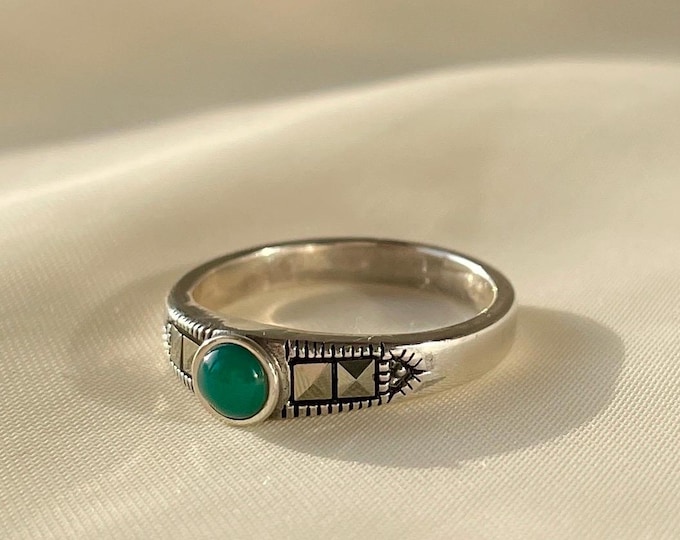 Dainty Green Agate Band Ring Sterling Silver