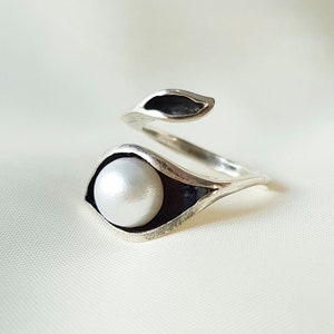 Zierlicher Perlen Wickelring 925 Sterling Silber Einstellbar Dünnes Offenes Band | Minimalistischer Stapelring | Juni Birthstone Geschenk für sie