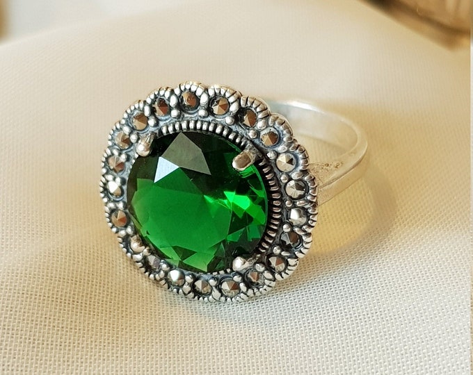 Vintage Emerald Cocktail Ring 925 Sterling Silver