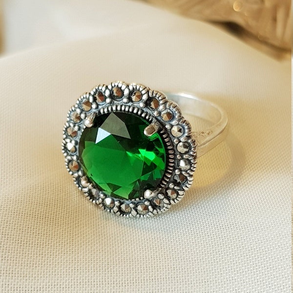 Vintage Emerald Cocktail Ring Sterling Silver, Mothers Day Gift for Mom, Round Emerald Statement Ring for Women, May Birthstone Gift for Her