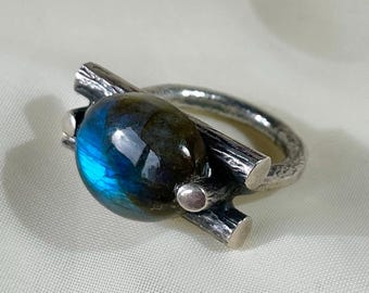 Blue Labradorite Ring Sterling Silver, Flashy Labradorite Statement Ring, Handmade Boho Ring, Natural Gemstone Ring, Twig Band Ring