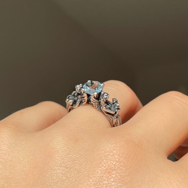 Anillo de ángel de topacio azul en plata de ley 925, anillo hecho a mano, regalo para ella, regalo sentimental para el Día de la Madre, anillo de ángel madre e hijo. imagen 5