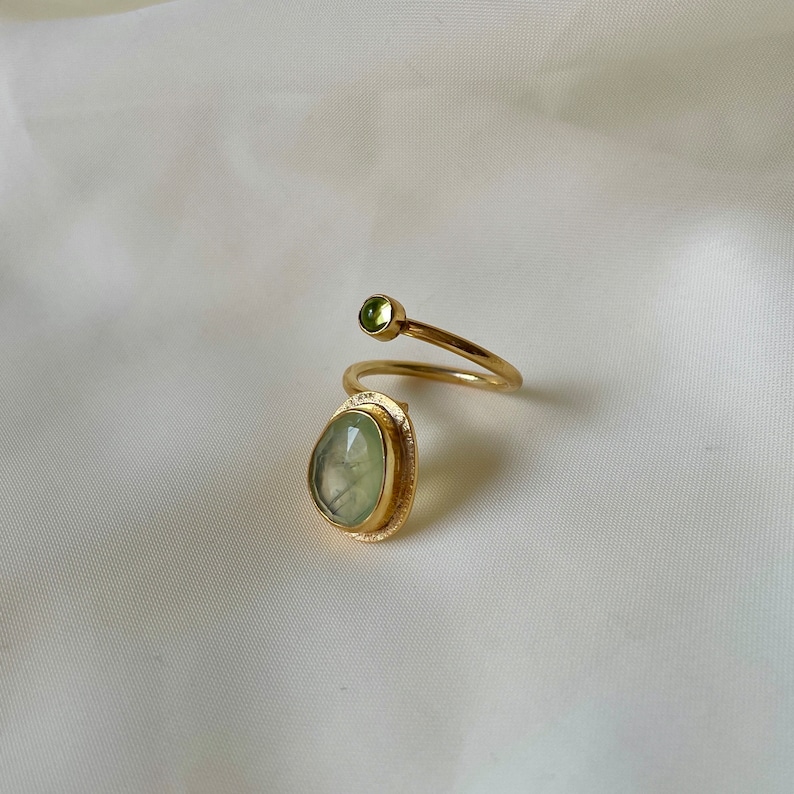 Prehnit och Peridot Ring Guld Vermeil, Grön Ädelstensring, Prehnit Elegant Boho Ring Justerbar, Handgjord Ring för Kvinnor, Gåva till Henne bild 3