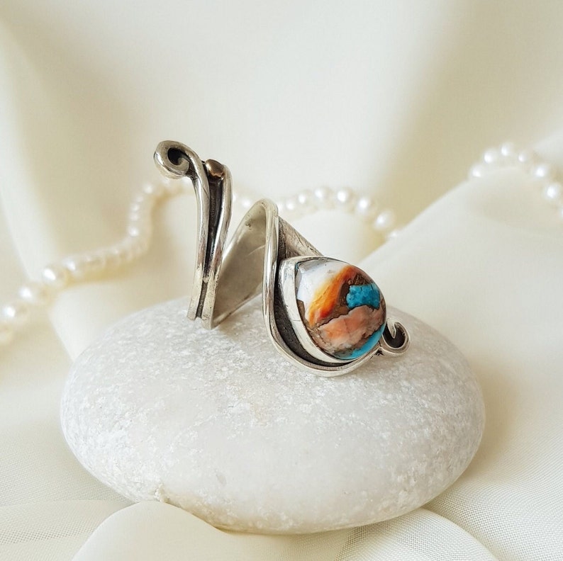 Handmade 925 Sterling Silver wrap ring with Spiny Oyster Turquoise. Adjustable natural gemstone ring. Western boho style ring for women. Unique ring as a birthday gift, anniversary gift, christmas gift for her! Personalized engraved statement ring.