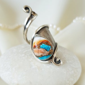 Handmade 925 Sterling Silver wrap ring with Spiny Oyster Turquoise. Adjustable natural gemstone ring. Western boho style ring for women. Unique ring as a birthday gift, anniversary gift, christmas gift for her! Personalized engraved statement ring.