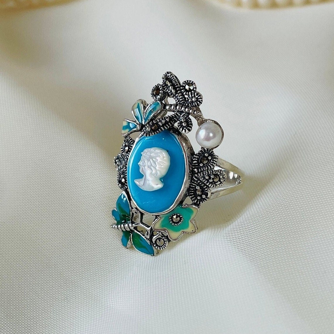 Mother of pearl cameo ring deals
