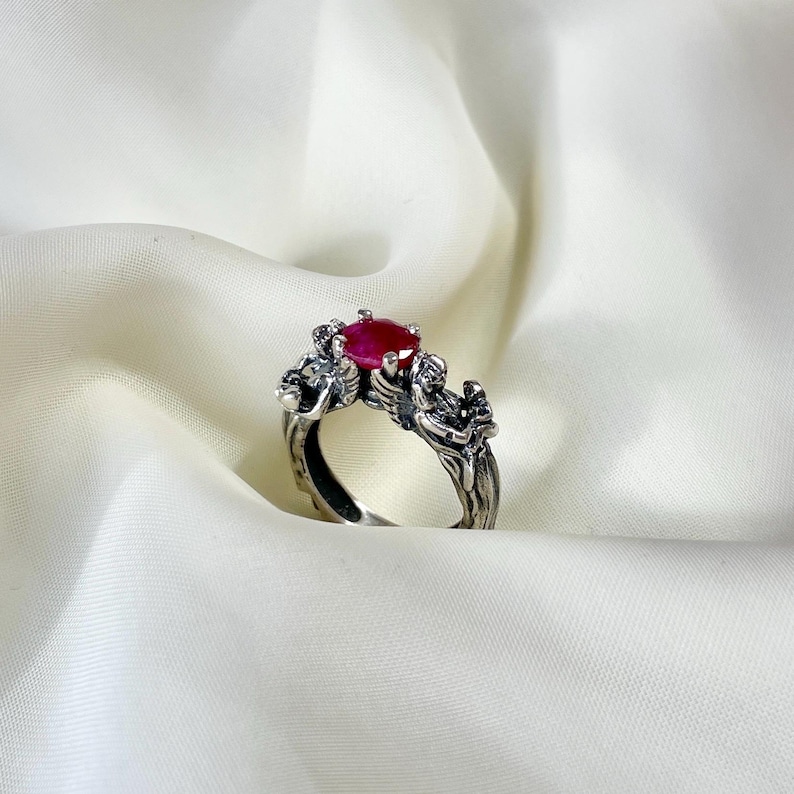 Engel Mutter Rubin Ring Sterling Silber, Muttertag Ring, Sentimental Geschenk für Mutter, Schutzengel Mutter Kind Ring, Statement Ring Bild 1