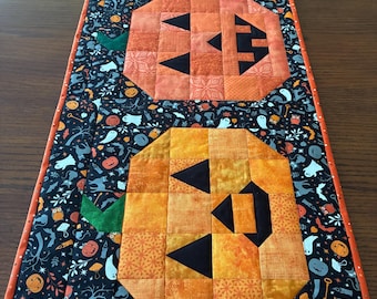 Halloween Table Runner Quilt Pattern, Jack O Lantern Pumpkin Patchwork (PDF Download)
