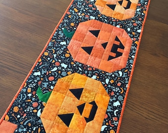 Jolly Jack-O-Lanterns Table Runner Pattern PDF Digital Download von Angela's DIY Designs - Kürbis, Herbst, Halloween Quilt Anleitung