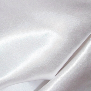 Seidiges Satin Kleid Handwerk Stoff Plain Luxus Hochzeit Material 150cm Breit Frei P & P Weiß