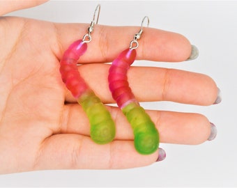 Gummiwurm Ohrringe: Handgefertigter Schmuck aus Resin