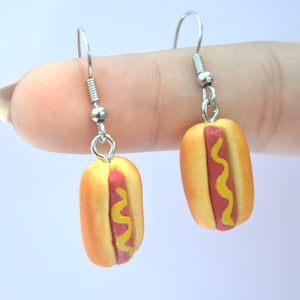 Boucles d'oreilles hot-dogs, boucles d'oreilles pendantes nourriture, boucles d'oreilles collation, bijoux en polymère amusants faits main pour hot-dog