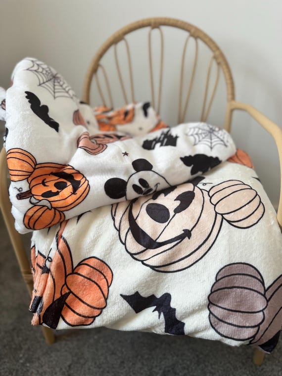 Halloween Throw Blanket | Cute Pumpkin Blanket | Spooky Season Blanket | Kids Halloween Blanket | Halloween Bedroom Decor | 130 x 150cm