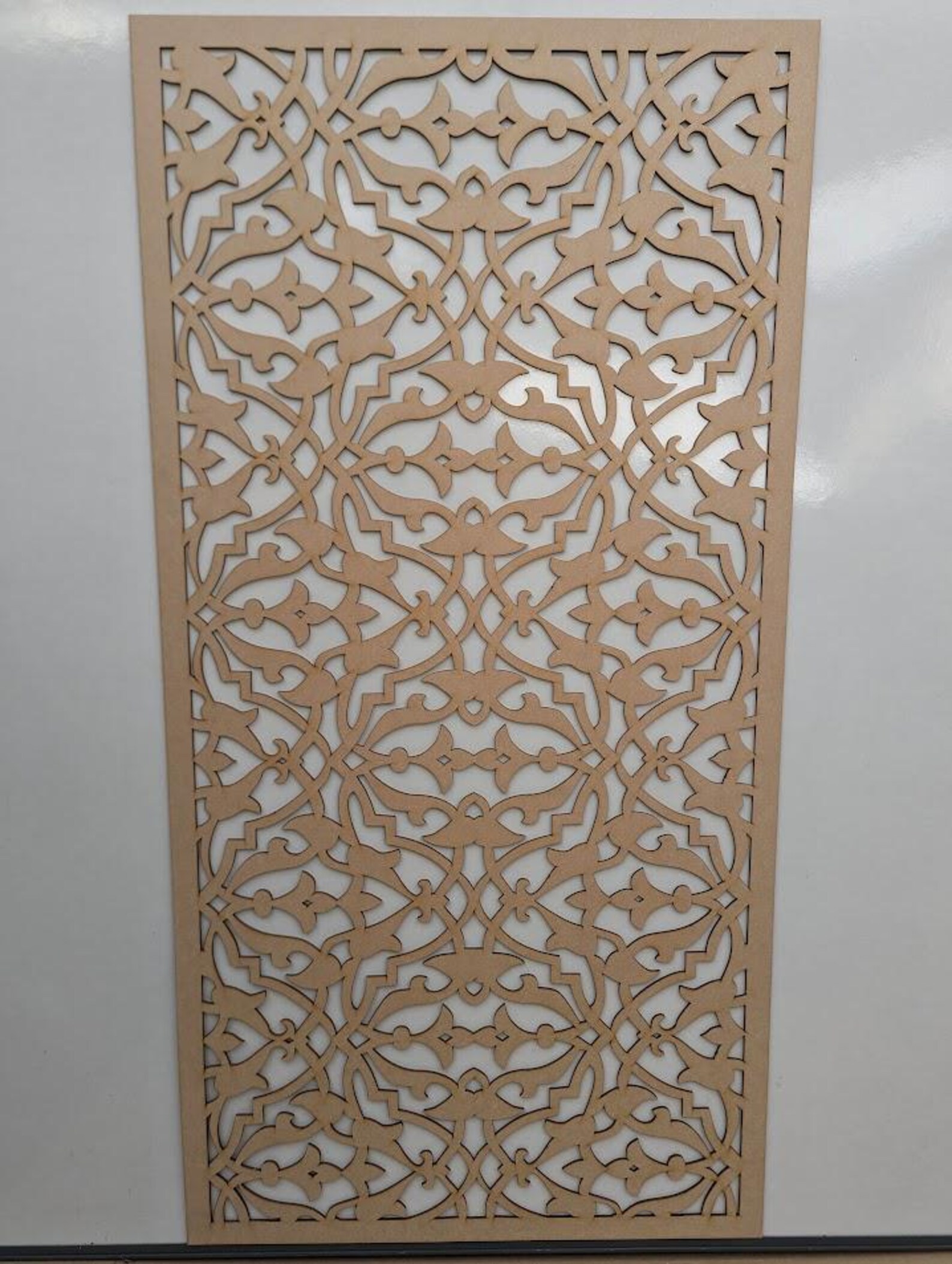 Armoire radiateur LaserKris décoration murale. criblage