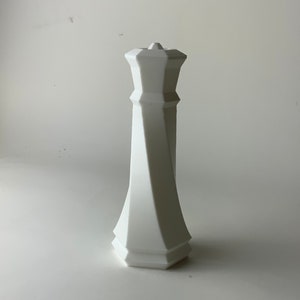 Elegant Chess Queen Pawns - Classic Game Pieces for Refined Decoration - Available in Large Size&quot;