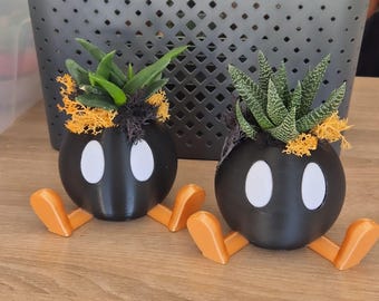 Bob-omb Super Mario / Bomb Mario / Super Mario Planters Flower Pots | Super Mario Planter | | Desk Decor