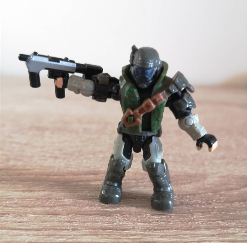 Mega Bloks Halo Heroes: the Rookie and Customized ODST Buck Minfigures ...