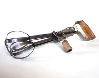 Vintage Hand Mixer Riga Omega , Working Manual Egg Beater, Rustic Kitchen Decor