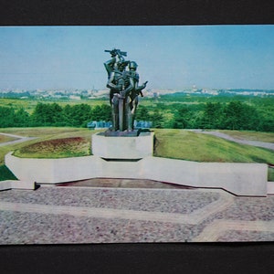 Cartão postal antigo, Cartão postal antigo Šiauliai, Cartão postal do monumento soviético, Cartão postal soviético, Monumento memorial aos soldados soviéticos da Segunda Guerra Mundial