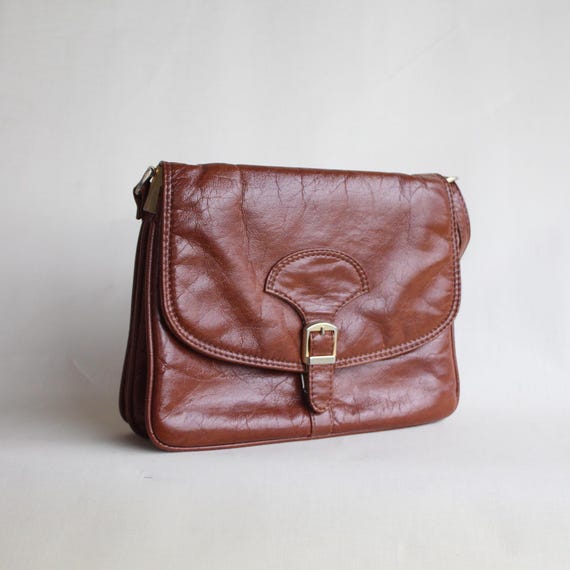 Vintage Brown Leather Shoulder Bag: 3-Compartment Handbag