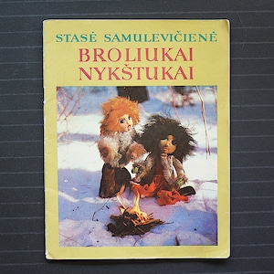 Livro infantil lituano antigo Dwarf Brothers de Samuleviciene e quatro cartões postais antigos, história infantil em lituano