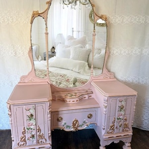 Antique Vanity/ Vintage Vanity/ Refinished Vanity/Pink Vanity/Painted Vanity/Makeup table/ Dressing Table Bedroom Furniture/Unique Vanity