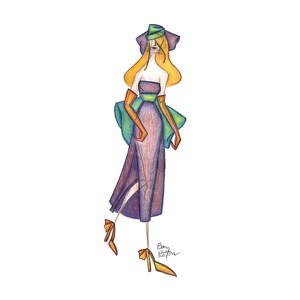 Op de afbeelding: Een handgetekende illustratie van een vrouw in een paarse jurk met een groen-blauwe band, een groene hoed en oranje schoenen. De vrouw heeft blond haar en kijkt naar beneden.