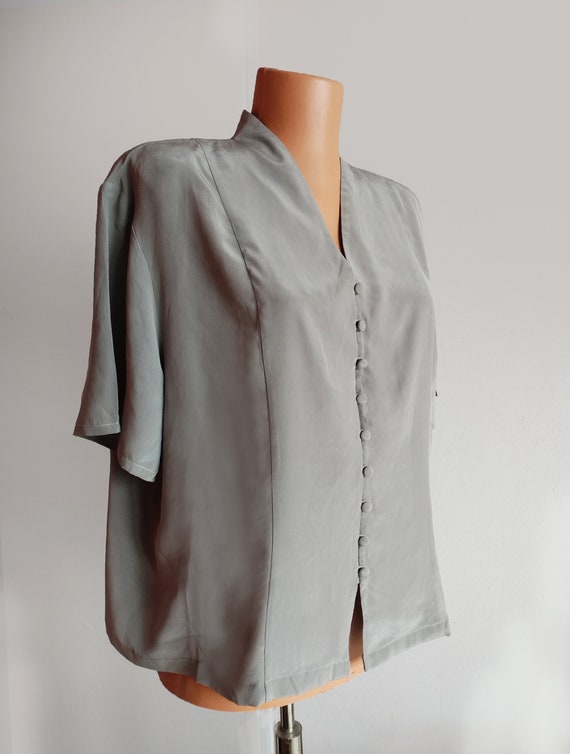 blusa seda gris