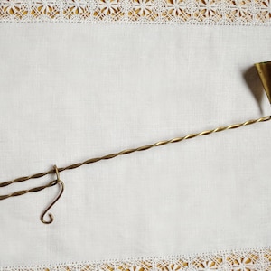 Antiker Messing-Kerzenlöscher: Vintage Accessoire mit langem Griff