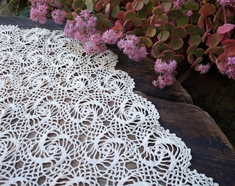 Vintage Hand gehäkelte Spitzen Tischdecke mit Zierdeckchen: Rustikale Baumwolle Dekor