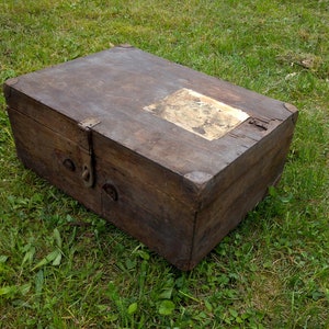 Vintage Wooden Storage Chest: Rustic Home Decor, Early 1900s