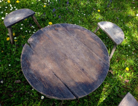 Primitive round dining table best sale