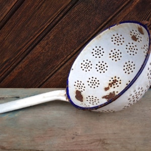 Vintage Enamel Colander Sieve ,Vintage White Enamel Colander,Metal strainer with handle Retro Strainer ,Country  Kitchen