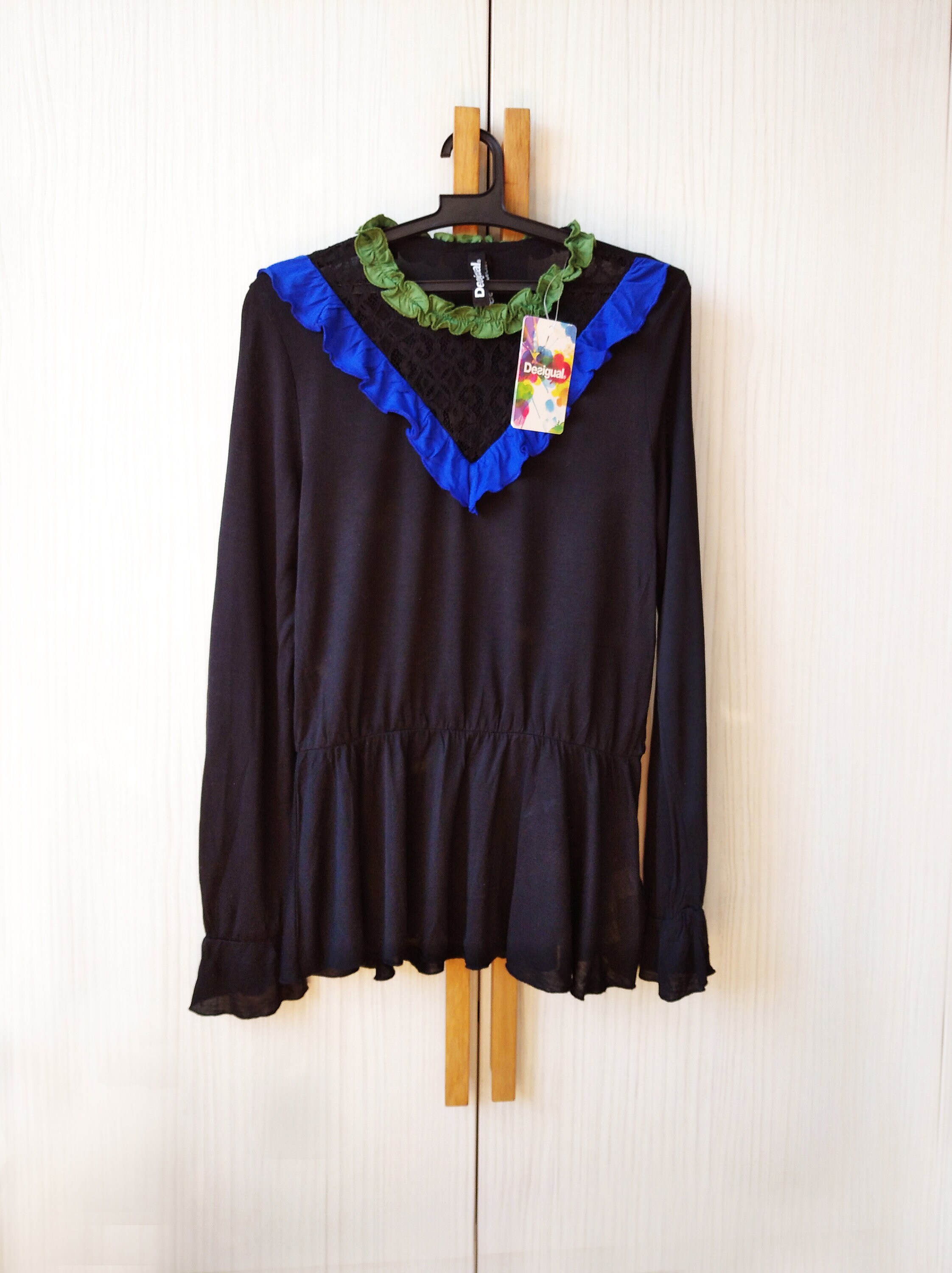 blusa negra desigual